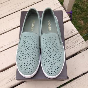 Sz 6.5 Vionic Midi Perf 'mint' color NEW